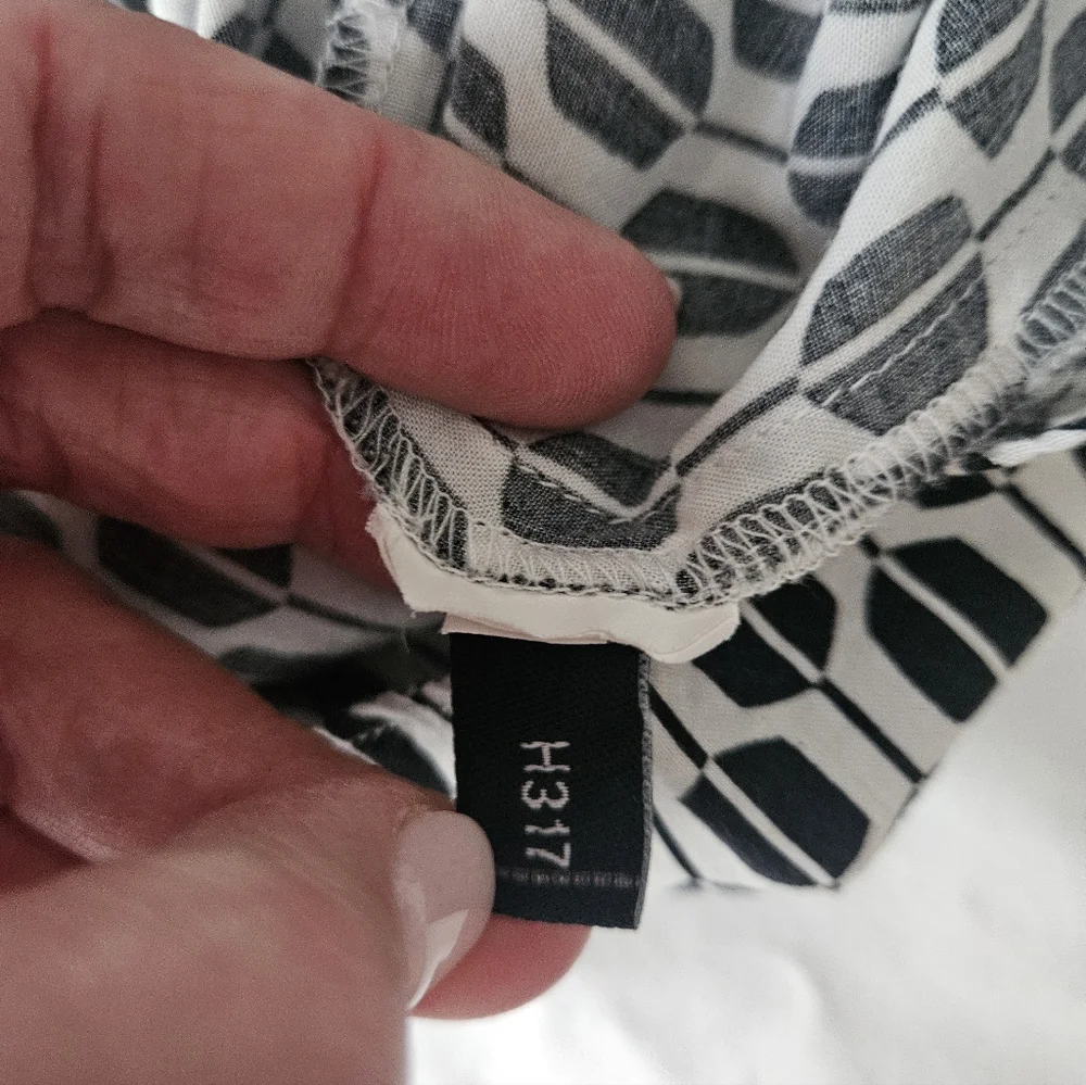 KATE SPADE Black & White Graphic Off-The-Shoulder Blouse | SZ S
